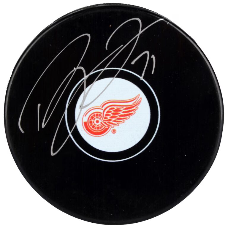 dylan-larkin-detroit-red-wings-autographed-hockey-puck_pi2416000_ff_2416790_full